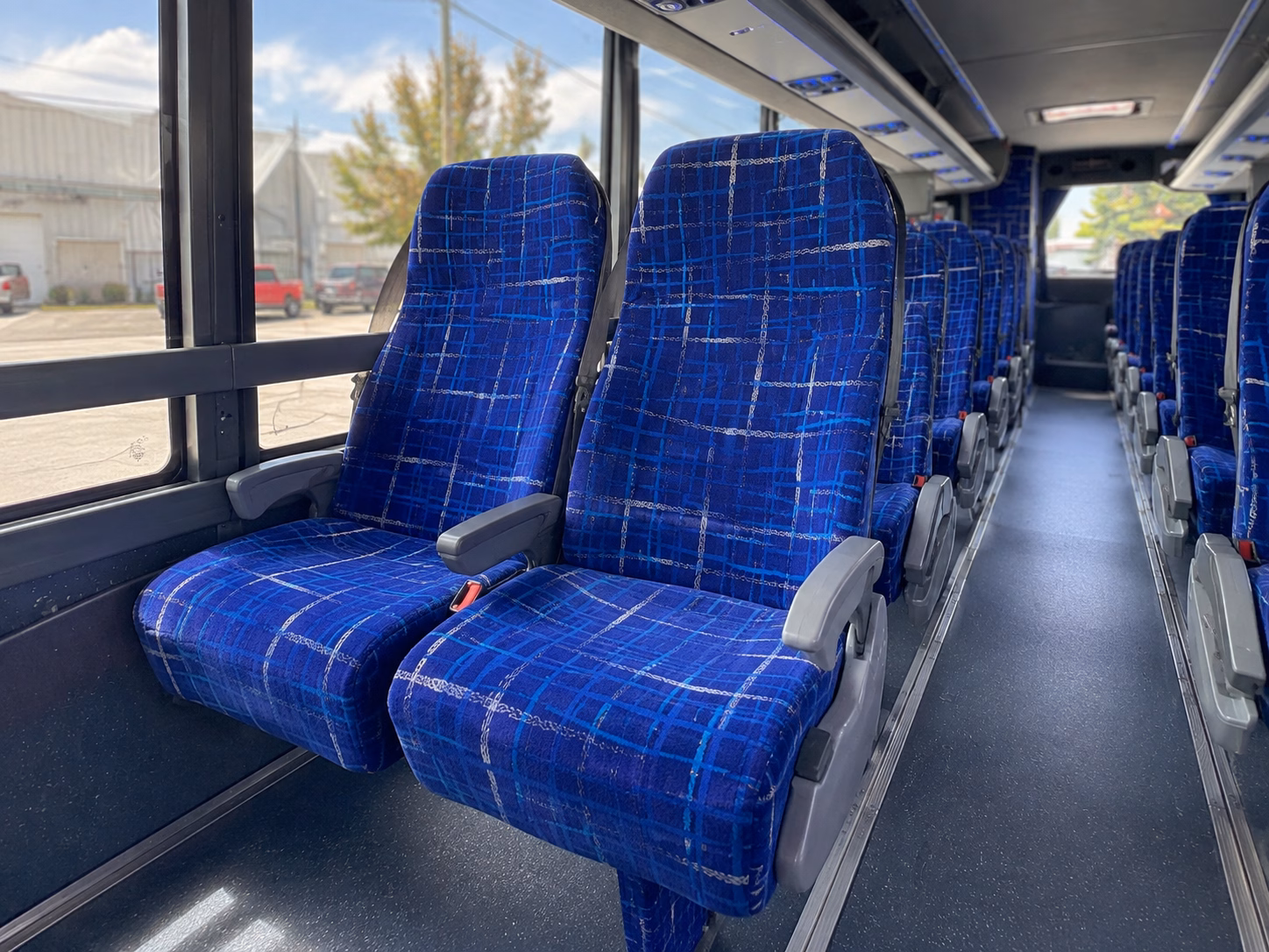 saint paul ease daily commutes with saint paul charter buses